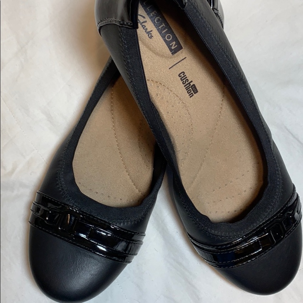 💚 Clark Black Flats Patton detail Buckle Size 8 M